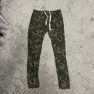 Camouflage jeans